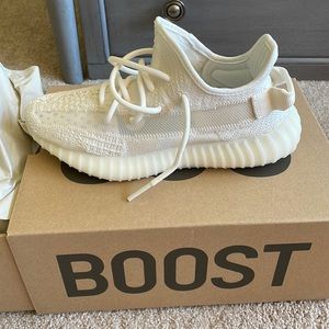 NEW WITH BOX YEEZY BOOST 350 V2 in Bone Men’s size 5 Women’s size 6